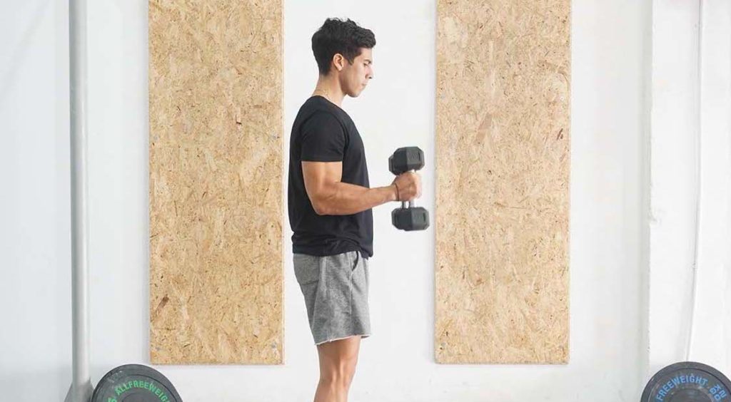 man hammer curl dumbbell