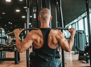 man lat pulldown